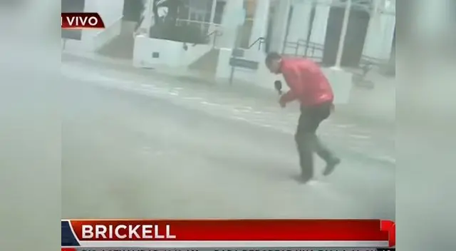 El reportero tuvo que soportar la fuerza de la naturaleza 