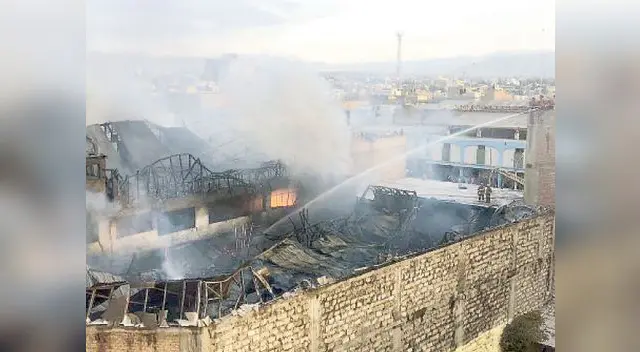 Una fuga de gas habría iniciado el siniestro que consumió cuatro galerías donde las pérdidas son millonarias.