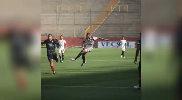 Gómez saca el zurdazo para anotar un golazo Gómez saca el zurdazo para anotar un golazo