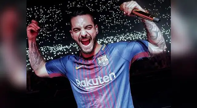 Maluma cantó en España y usó camiseta del Barcelona FC