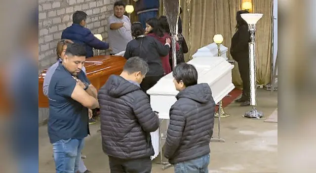 Los féretros de las víctimas son velados en su vivienda. al otro lado Wendy y Jhon. Los féretros de las víctimas son velados en su vivienda. al otro lado Wendy y Jhon.