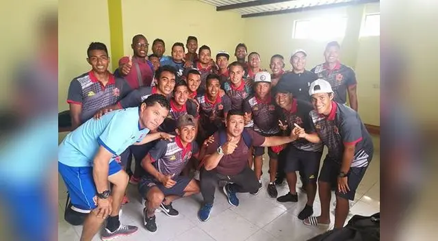 Celebración  en el camarín de Torino por el empate logrado en Bernal