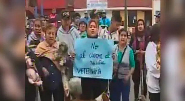 Vecinos salieron a pedir que no cierren veterinaria Vecinos salieron a pedir que no cierren veterinaria
