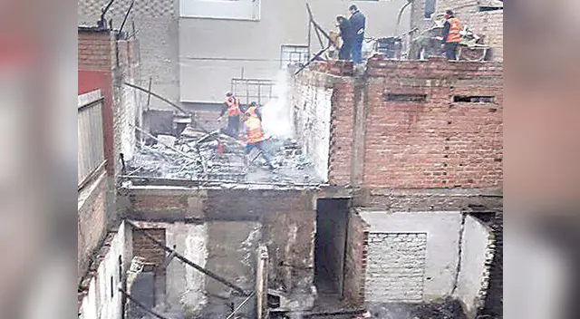 Cuando los bomberos lograron sofocar el siniestro, se percataron que la víctima estaba sin vida. Cuando los bomberos lograron sofocar el siniestro, se percataron que la víctima estaba sin vida.