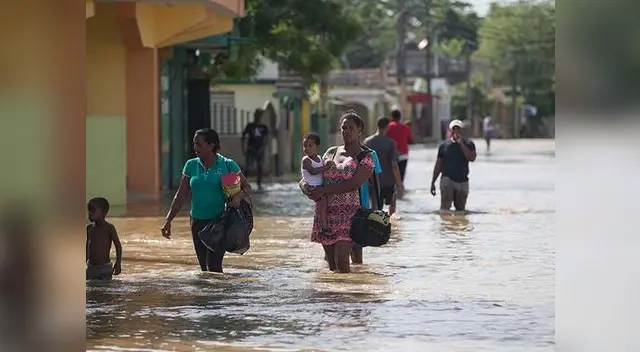 Mandan avión por peruanos atrapados en Puerto Rico
