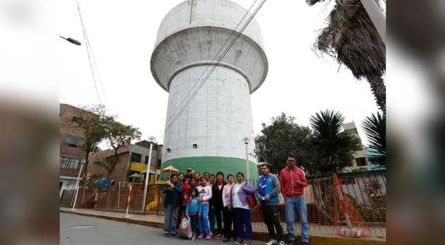 Vecinos temen que tanque de agua caiga sobre sus casas