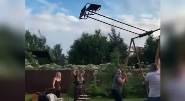 Hombre da espectacular vuelta en columpio sin imaginar que le pasaría lo peor