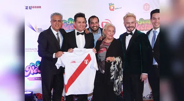 Cumbiambero feliz en pre estreno de su cinta