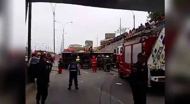 Bus se despistó en la av. Alfonso Ugarte y deja 12 heridos