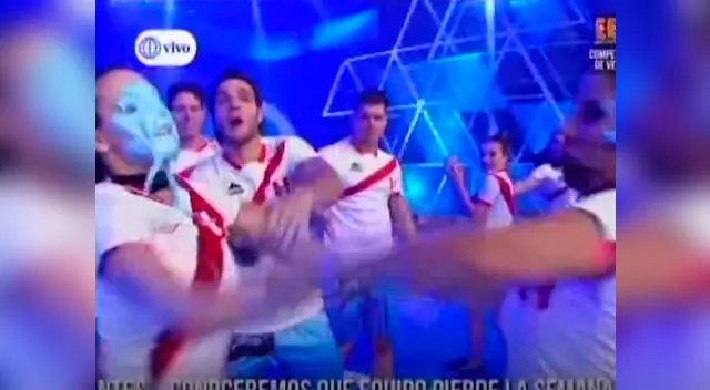 Momento en que Rosángela Espinoza y Yahaira Plasencia se agreden mutuamente