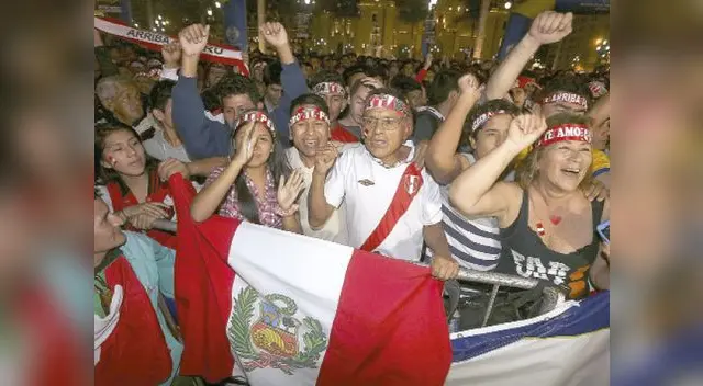 Después de muchos años, la felicidad le volvió a sonreír a los hinchas peruanos Después de muchos años, la felicidad le volvió a sonreír a los hinchas peruanos