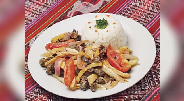 Saltado de espárragos con bofe Saltado de espárragos con bofe