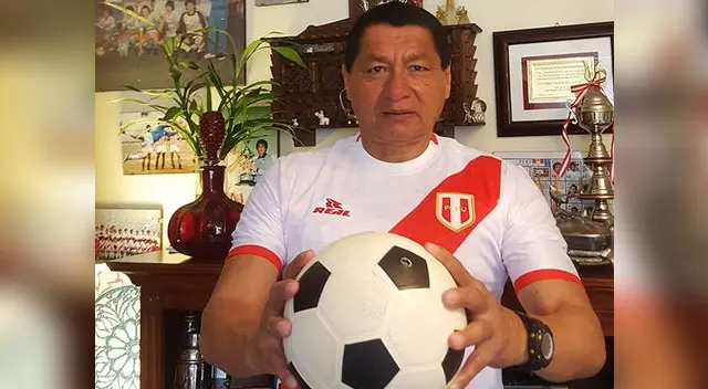 Acasuzo jugó 30 partidos con la selección peruana