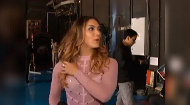 Isabel Acevedo debuta como reportera pero su camarógrafo la abandona