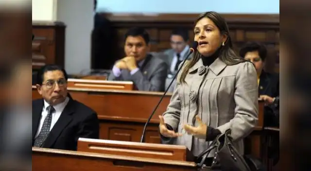 La parlamentaria está muy activa respondiendo mensajes en las redes sociales