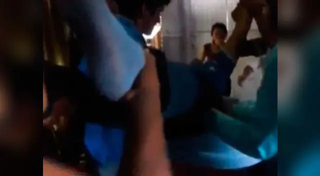 Sacan a joven de su féretro luego de descubrir que estaba con vida Sacan a joven de su féretro luego de descubrir que estaba con vida