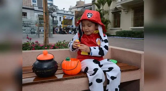 Coloca los datos personales del menor en el disfraz Coloca los datos personales del menor en el disfraz