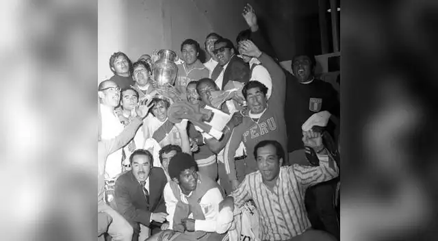 La selección celebra con el trofeo de la Copa América La selección celebra con el trofeo de la Copa América
