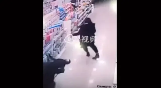 Así fue el terrible ataque de un bufalo a un mujer en China