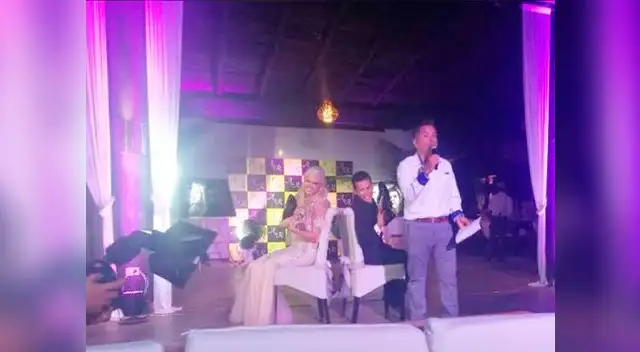 Los novios departiendo con sus invitados