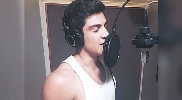 Modelo se lanza como cantante Modelo se lanza como cantante