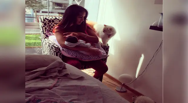 Melissa Paredes, responde críticas por subir foto de su bebé y su gato 