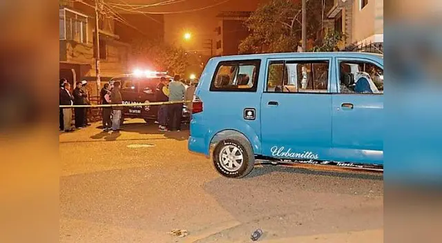 Asesinan a balazos a un chofer y su pasajero en un taxi colectivo Asesinan a balazos a un chofer y su pasajero en un taxi colectivo