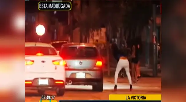 Trabajadoras sexuales ejercen la prostitución en calles de Lima Trabajadoras sexuales ejercen la prostitución en calles de Lima