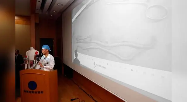 Médicos sorprendidos con soldado de Corea del Norte Médicos sorprendidos con soldado de Corea del Norte