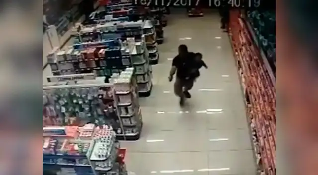 Policía asesinó a delincuentes con hijo en brazos