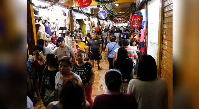 Más de 300 mil personas acuden a diario al emporio de Gamarra Más de 300 mil personas acuden a diario al emporio de Gamarra