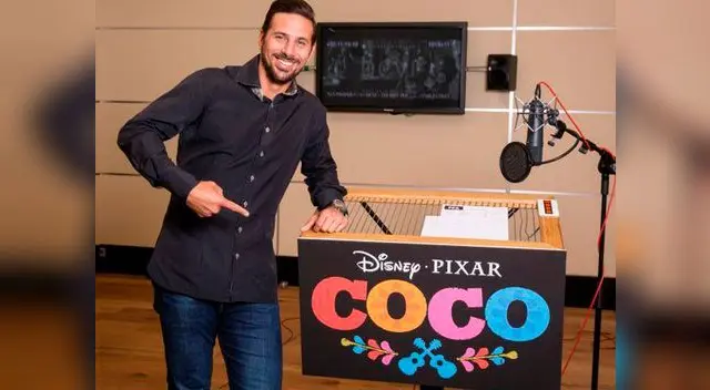 Claudio Pizarro después de grabar su voz para la película 'Coco' Claudio Pizarro después de grabar su voz para la película 'Coco'