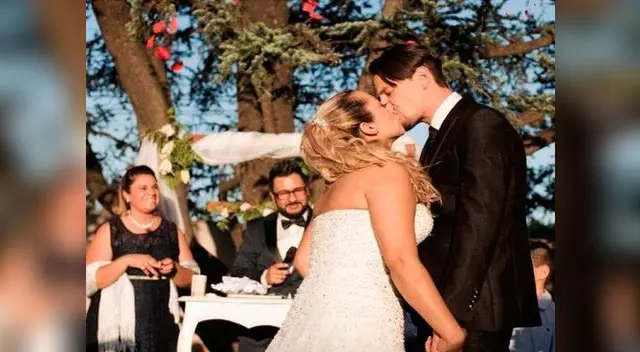 Rodrigo sella un beso su amor con Antonella