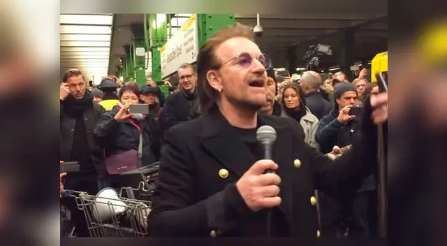 U2 fue ovacionado por público en estación de tren alemán