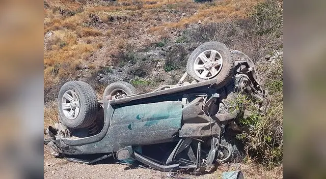 Tres escolares mueren tras volcadura de camioneta municipal en Arequipa Tres escolares mueren tras volcadura de camioneta municipal en Arequipa
