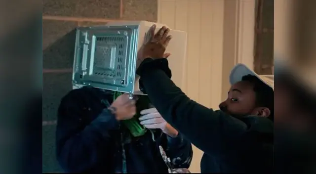 Cabeza de Jay Swinger quedó atrapada en microondas. Youtuber pudo morir ahogado