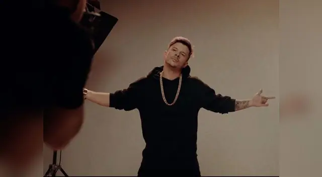 Mario Hart critica a la prensa de espectáculos en nueva canción con Aléc Roman Mario Hart critica a la prensa de espectáculos en nueva canción con Aléc Roman