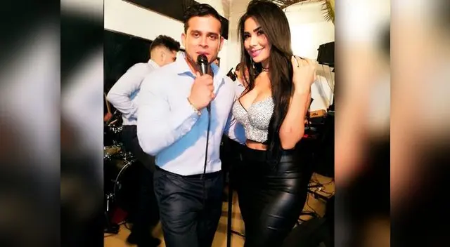 Christian Domínguez se tomó fotos con los asistentes, acá con Pilar Gasca