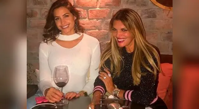 Es una chica bella con muchas cualidades para ser una reina de belleza Es una chica bella con muchas cualidades para ser una reina de belleza