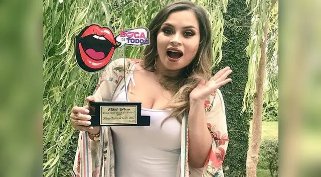 Contenta por su éxito Contenta por su éxito