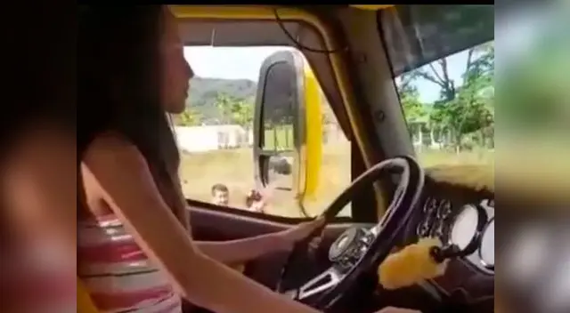 Niña demuestra que es la reina de las carreteras Niña demuestra que es la reina de las carreteras