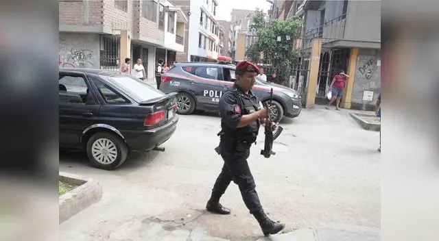 Policía llegó a la zona donde ocurrió el atraco para iniciar las indagaciones Policía llegó a la zona donde ocurrió el atraco para iniciar las indagaciones