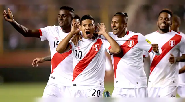Selección peruana celebrando anotación de Flores Selección peruana celebrando anotación de Flores