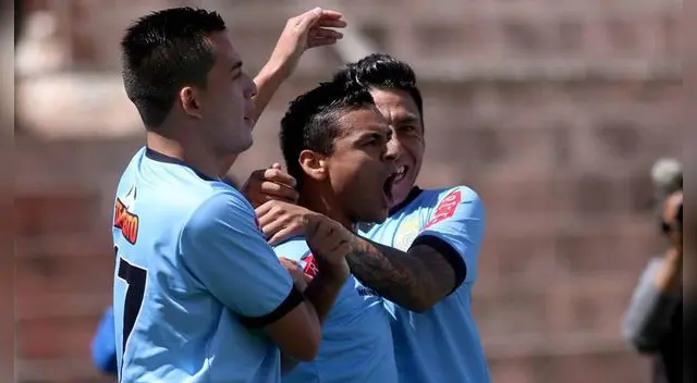 Real Garcilaso celebrando anotación
