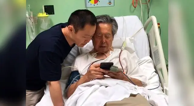 Exmandatario junto a Kenji al momento de recibir la noticia en la clínica donde está internado