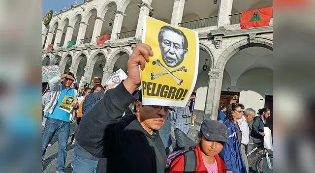 Quienes rechazan indulto hicieron sentir su indignación en las calles Quienes rechazan indulto hicieron sentir su indignación en las calles