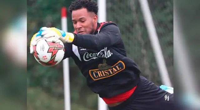 Carlos Cacéda entrenando con la selección peruana