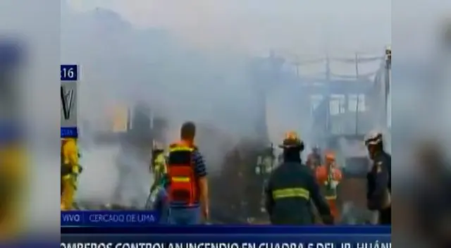 El incendio ocurrió en una vivienda ubicada en una quinta del jirón Huánuco