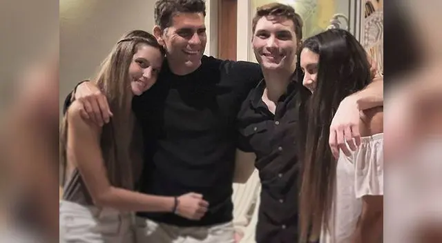 Orgulloso con sus hijos Orgulloso con sus hijos