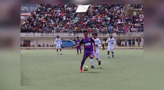 Los Amigos de Cueva le ganaron 3-1 a los Amigos del Viejo (equipo de su papa). Los Amigos de Cueva le ganaron 3-1 a los Amigos del Viejo (equipo de su papa).